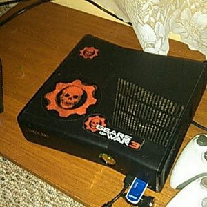 Xbox 360 w/ HDM1 Cable & controller